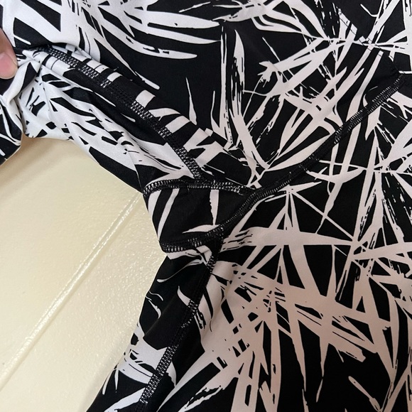 SOLD NWOT Calvin Klein Performance Capri Palm Leaf Pattern Leggings Size Small - Picture 5 of 6